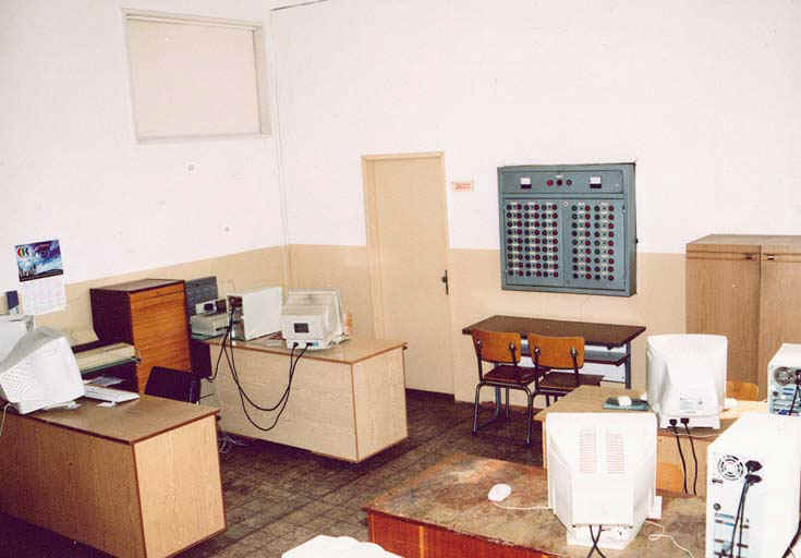 #04_Eltf.jpg (58353 bytes)